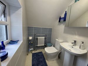 EN SUITE TOILET- click for photo gallery